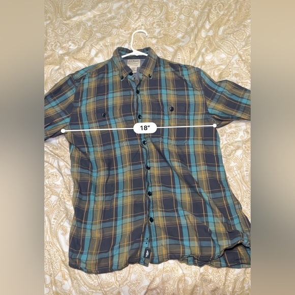 L.L. Bean Casual Button Down Shirt green and Yellow size medium - Picture 7 of 8